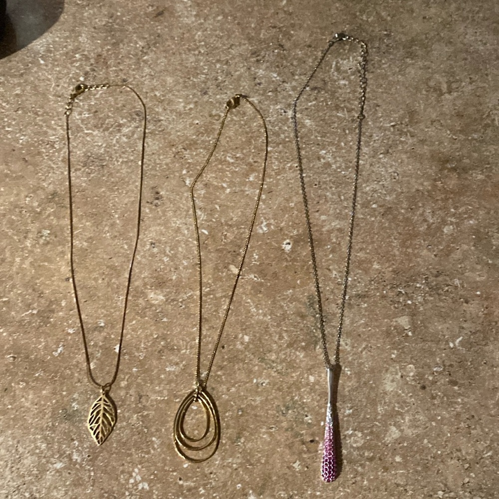 Avon vintage 3 necklaces with bonus faux pearl earrings.   Sold as set.